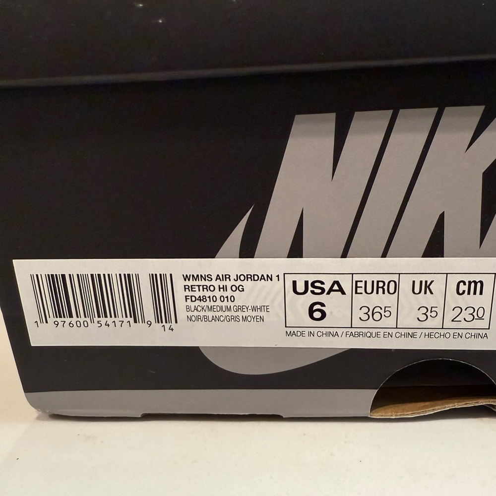 WMNS AIR JORDAN 1
RETRO HI OG - Picture 3 of 4